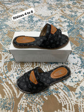 Load image into Gallery viewer, Slipper