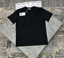Load image into Gallery viewer, T-shirt