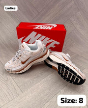 Load image into Gallery viewer, Shoes
