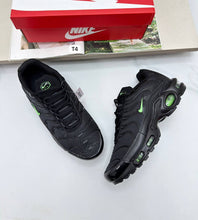 Load image into Gallery viewer, Shoes