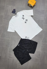 Load image into Gallery viewer, T-shirt