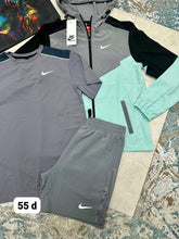 Load image into Gallery viewer, T-shirt