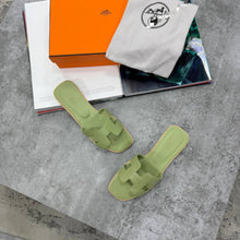 Load image into Gallery viewer, Slipper