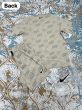 Load image into Gallery viewer, Tshirt