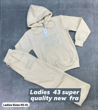Load image into Gallery viewer, Tracksuit women