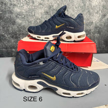 Load image into Gallery viewer, Shoes