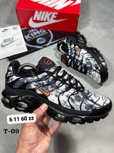 Load image into Gallery viewer, Shoes