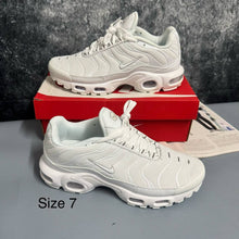 Load image into Gallery viewer, Shoes
