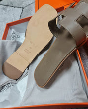 Load image into Gallery viewer, Slipper