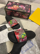 Load image into Gallery viewer, Slipper