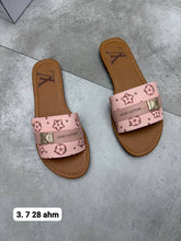 Load image into Gallery viewer, Slipper