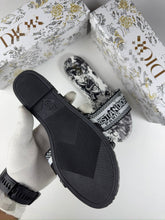 Load image into Gallery viewer, Slipper