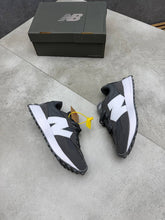 Load image into Gallery viewer, Shoes