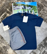 Load image into Gallery viewer, T-shirt
