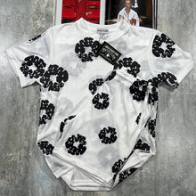 Load image into Gallery viewer, Tshirt