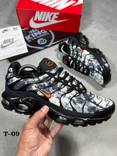 Load image into Gallery viewer, Shoes