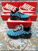 Load image into Gallery viewer, Shoes
