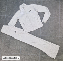 Load image into Gallery viewer, Tracksuit women