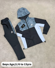 Load image into Gallery viewer, Tracksuit boy