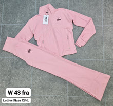Load image into Gallery viewer, Tracksuit women