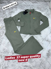 Load image into Gallery viewer, Tracksuit women