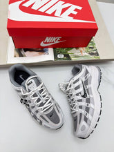 Load image into Gallery viewer, Shoes