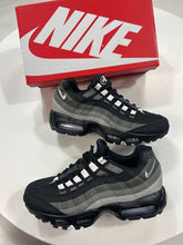 Load image into Gallery viewer, Shoes men