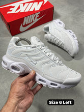 Load image into Gallery viewer, Shoes