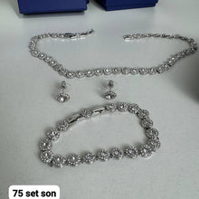 Load image into Gallery viewer, Necklace