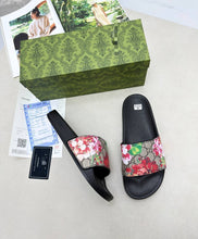 Load image into Gallery viewer, Slipper