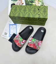 Load image into Gallery viewer, Slipper