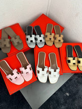 Load image into Gallery viewer, Slipper