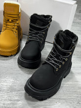 Load image into Gallery viewer, Shoes