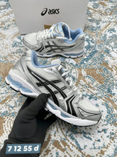 Load image into Gallery viewer, Shoes