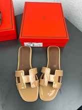 Load image into Gallery viewer, Slipper