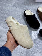 Load image into Gallery viewer, Slipper