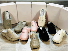 Load image into Gallery viewer, Slipper