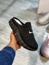 Load image into Gallery viewer, Slipper