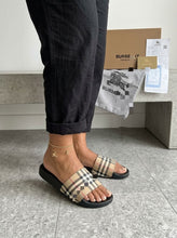 Load image into Gallery viewer, Slipper