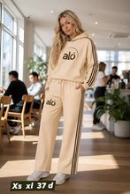 Load image into Gallery viewer, Tracksuit