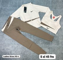 Load image into Gallery viewer, Tracksuit women