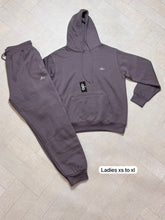 Load image into Gallery viewer, Tracksuit women