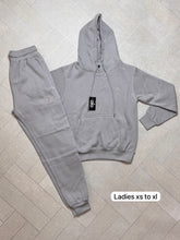 Load image into Gallery viewer, Tracksuit women