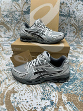 Load image into Gallery viewer, Shoes