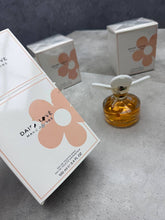 Load image into Gallery viewer, Perfume