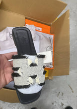 Load image into Gallery viewer, Slipper