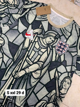 Load image into Gallery viewer, T-shirt