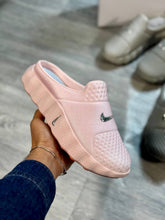 Load image into Gallery viewer, Slipper