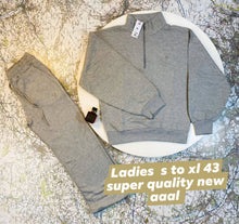 Load image into Gallery viewer, Tracksuit women