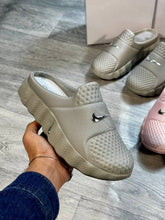 Load image into Gallery viewer, Slipper